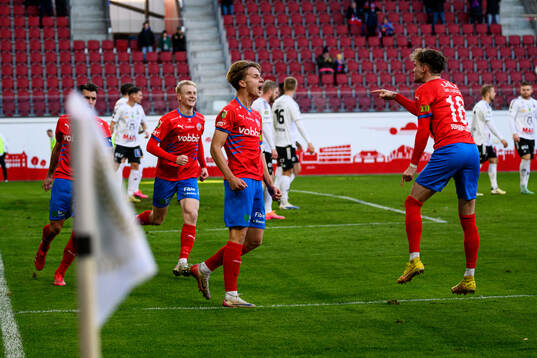 Helsingborgs Lukas Kjellnäs och Alexander Johansson jublar