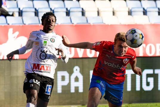 Örebros Blessing Asumang Dankwah och Helsingborgs William