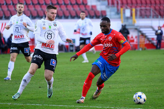Örebros Dino Salihovic och Helsingborgs Adam Akimey