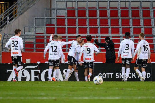 Örebros Erik Andersson jublar
