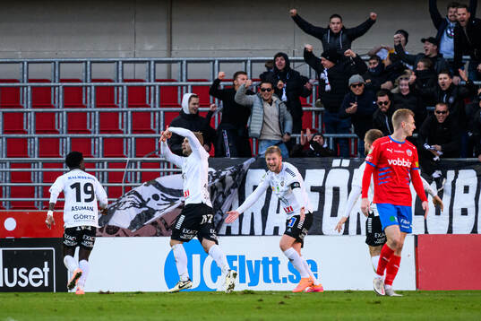 Örebros Erik Andersson jublar