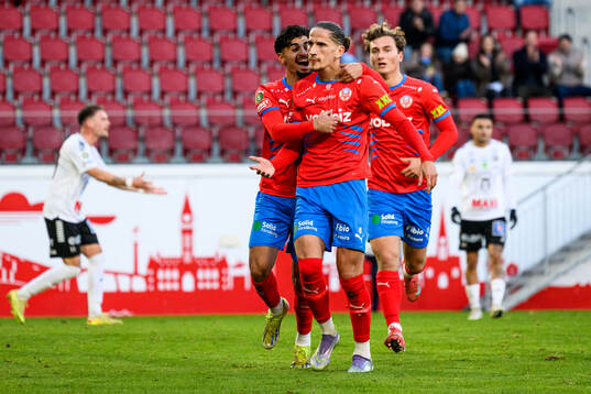 Helsingborgs Baker Amer och Ervin Gigovic jublar
