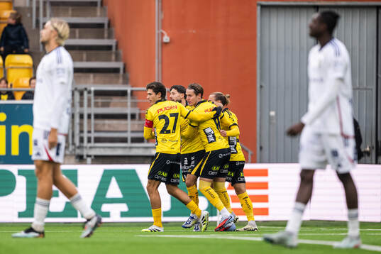 Elfsborgs Taylor Silverholt jublar med lagkamrater