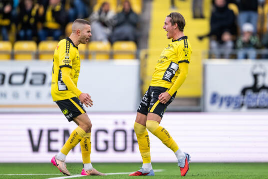 Elfsborgs Julius Magnusson jublar med Taylor Silverholt som