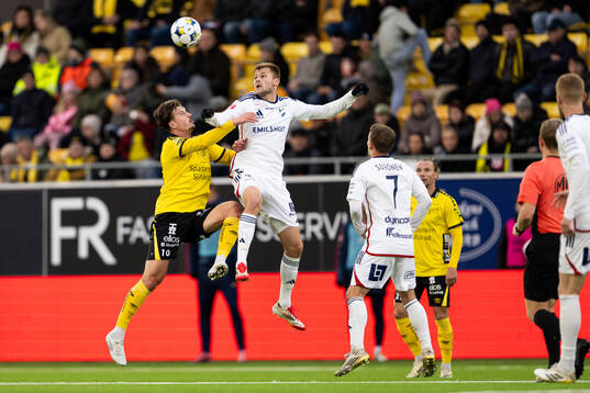 Elfsborgs Simon Olsson och Östers Oscar Uddenäs