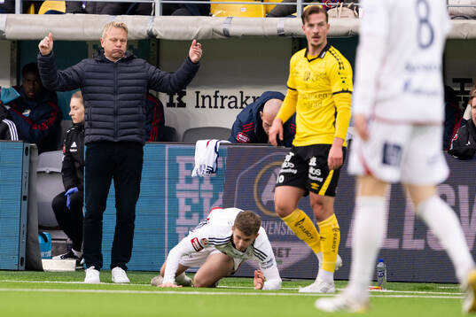 Östers tränare Roberth Björknesjö reagerar