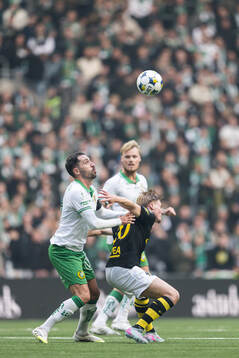 Hammarbys Nahir Besara och AIKs Erik Hovden Flataker
