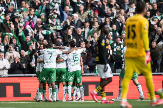 Hammarbys spelare jublar