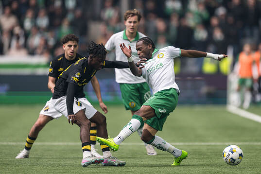 AIKs Axel Kouame och Hammarbys Okeke Obilor Denzel