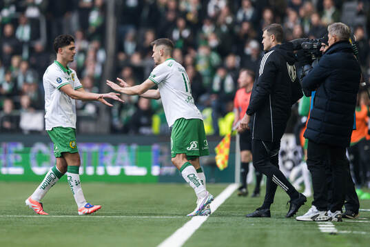 Hammarbys Adrian Lahdo byts ut mot Oscar Johansson Schellhas