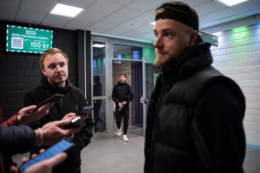 AIKs Anton Salétros kommer in när John Guidetti