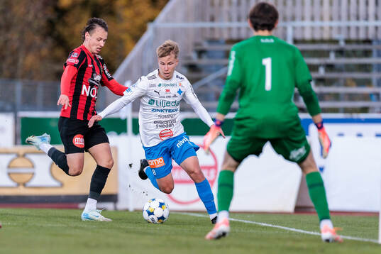 Brommapojkarnas Alex Timossi Andersson och Värnamos Otso