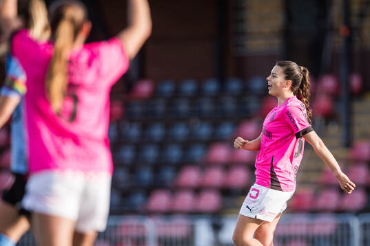 Häckens Helena Sampaio jublar
