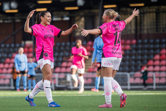 Häckens Mary Caroline Wickenheiser och Matilda Nildén