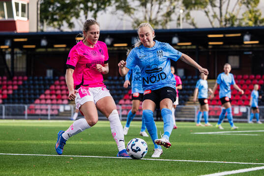 Häckens Alice Bergström och Brommapojkarnas Wilma Wärulf