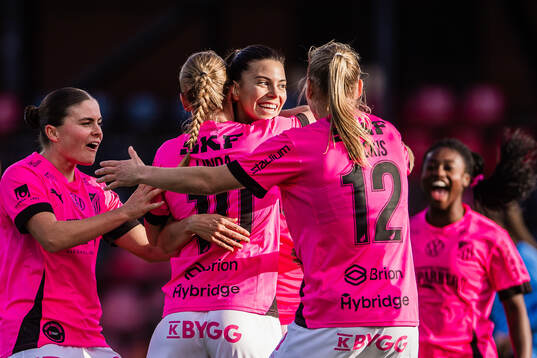 Bläddra bland fler bilder av Fotboll, Damallsvenskan, Brommapojkarna - Häcken