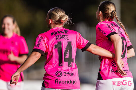 Häckens Matilda Nildén med Mange tryckt på matchtröjan
