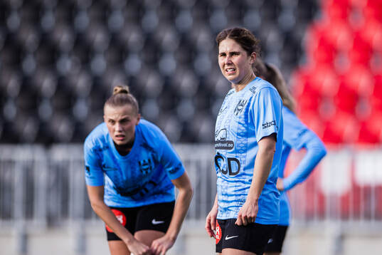 Brommapojkarnas Julia Olsson deppar med lagkamrater