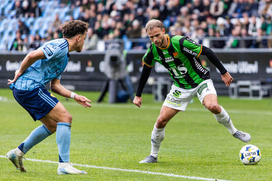 Djurgårdens Mikael Anderson och GAIS Gustav Lundgren