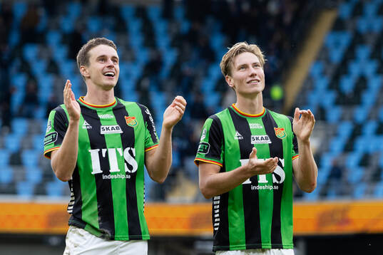 GAIS Oskar Ågren och Robin Frej jublar och tackar publiken