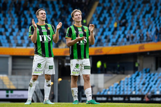 GAIS Oskar Ågren och Robin Frej jublar och tackar publiken