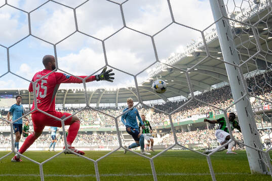 GAIS Ibrahim Diabate skjuter 1-0 i mål bakom Djurgårdens