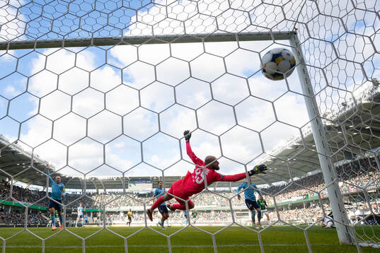 GAIS Ibrahim Diabate skjuter 1-0 i mål bakom Djurgårdens