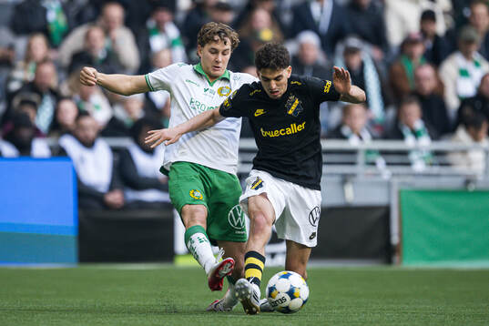 Hammarbys Hampus Skoglund och AIKs Taha Ayari