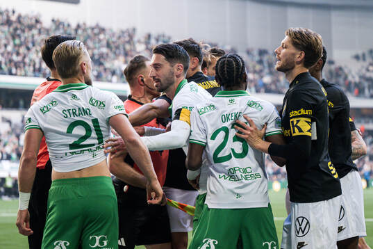 Irriterat mellan Hammarbys Simon Strand och Nahir Besara