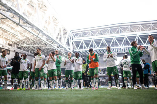 Hammarbys spelare jublar