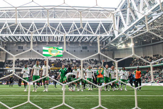 Hammarbys spelare jublar