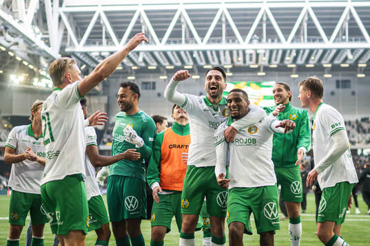 Hammarbys Nahir Besara och Paulos Abraham jublar