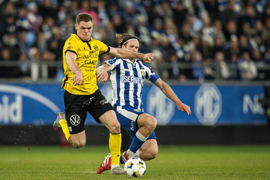 Mjällbys Jacob Bergström och IFK Göteborgs Gustav