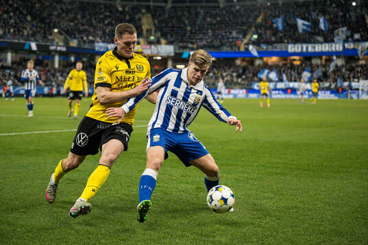 Mjällbys Jacob Bergström och IFK Göteborgs Felix Eriksson