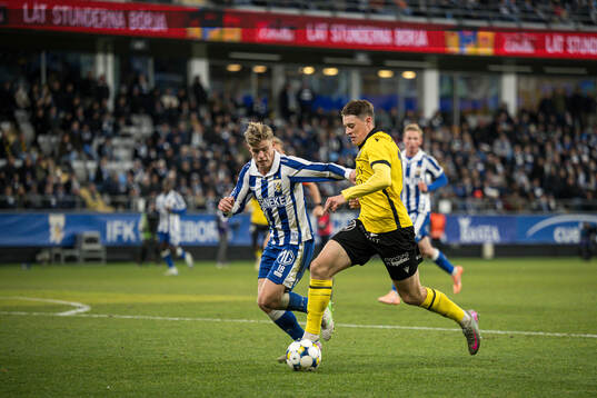 IFK Göteborgs Felix Eriksson och Mjällbys Elliot Stroud