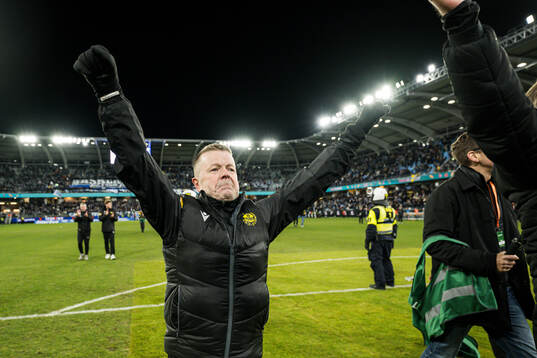 Mjällbys tränare Anders Torstensson jublar