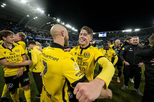 Mjällbys Elliot Stroud jublar