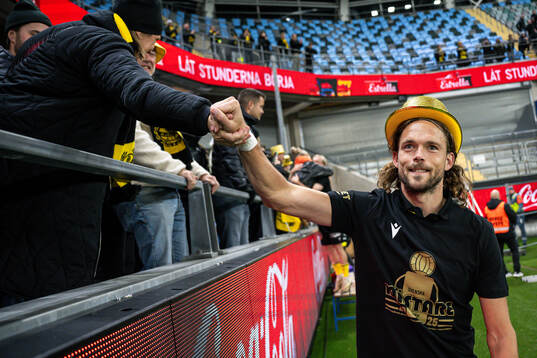 Mjällbys Tom Pettersson jublar