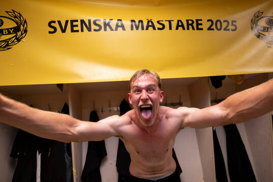 Mjällbys Herman Johansson jublar
