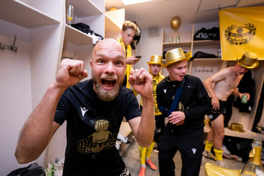 Mjällbys Viktor Gustafson jublar