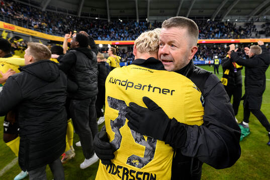 Mjällbys tränare Anders Torstensson jublar