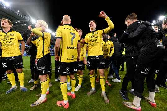 Mjällbys Elliot Stroud jublar