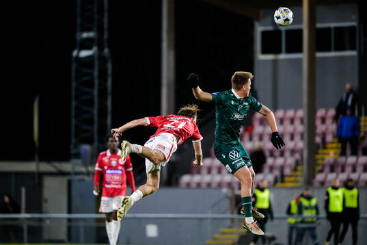 Degerfors Kazper Karlsson och Halmstads Niilo Mäenpää