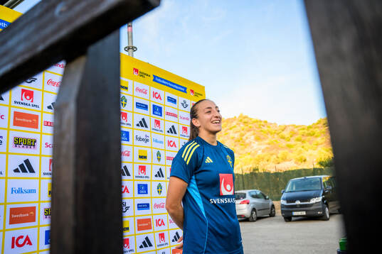 Rosa Kafaji is being interviewed by the media of the