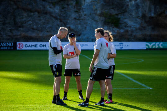 Assistant coach Niklas Egnell, Assistant coach Johanna