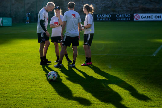 Assistant coach Niklas Egnell, Assistant coach Johanna