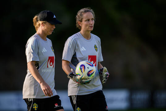 Assistant coach Johanna Almgren and goalkeeper coach Sofia