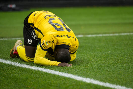 Mjällbys Abdoulie Manneh har ont