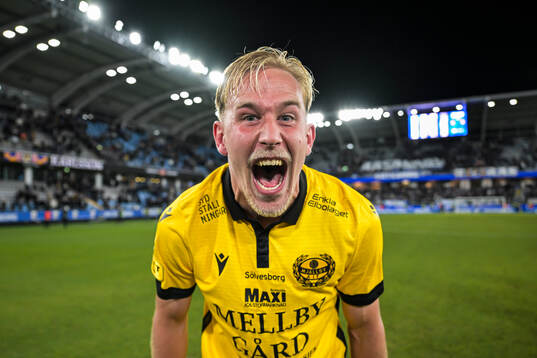 Mjällbys Herman Johansson jublar