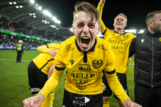 Mjällbys Elliot Stroud jublar